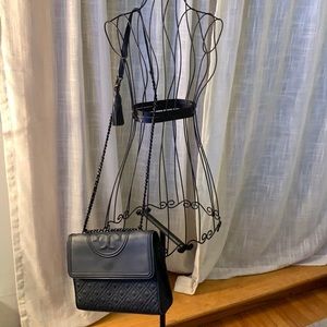 TORY BURCH FLEMING MATTE CONVERTIBLE SHOULDER BAG